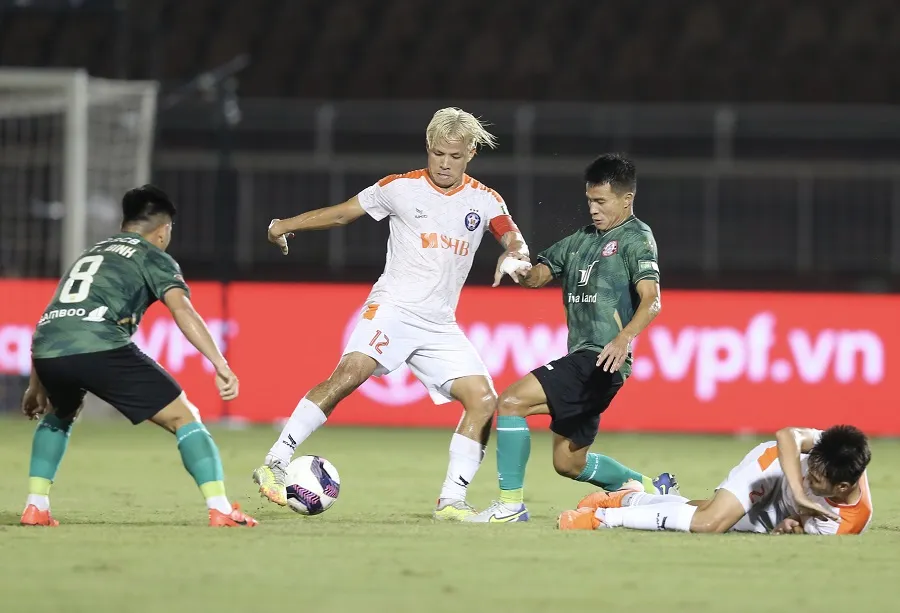 CLB TPHCM trụ hạng sớm 2 vòng ảnh 1