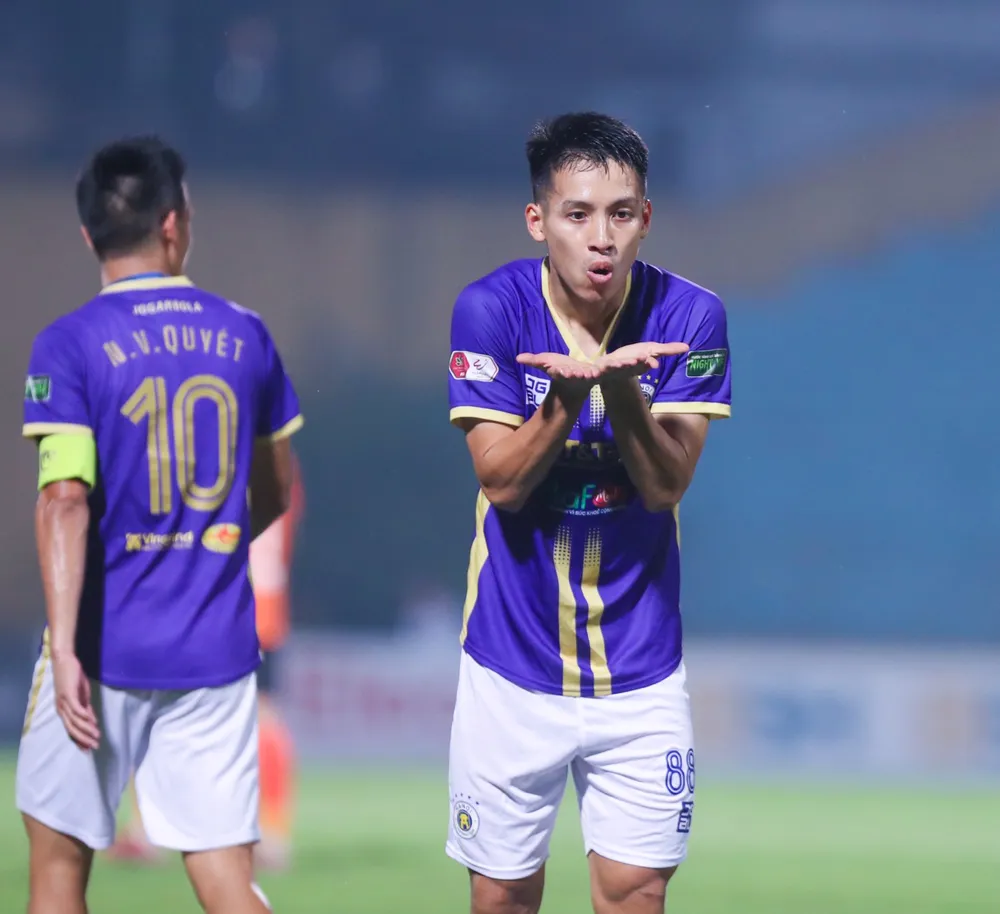 Cơ hội vô địch V-League 2022 đang rất gần với Hùng Dũng và các đồng đội