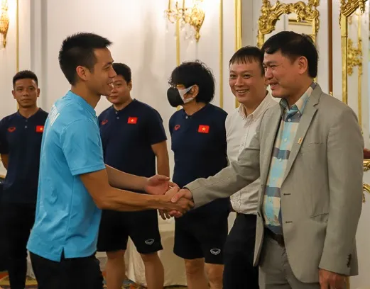 Lãnh đạo VFF thăm và động viên đội tuyển Việt Nam ảnh 1