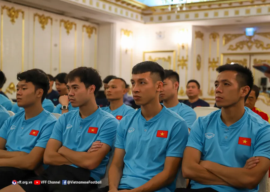 Lãnh đạo VFF thăm và động viên đội tuyển Việt Nam ảnh 2