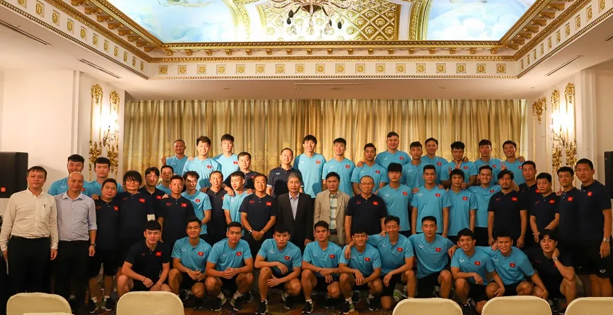 Lãnh đạo VFF thăm và động viên đội tuyển Việt Nam ảnh 5