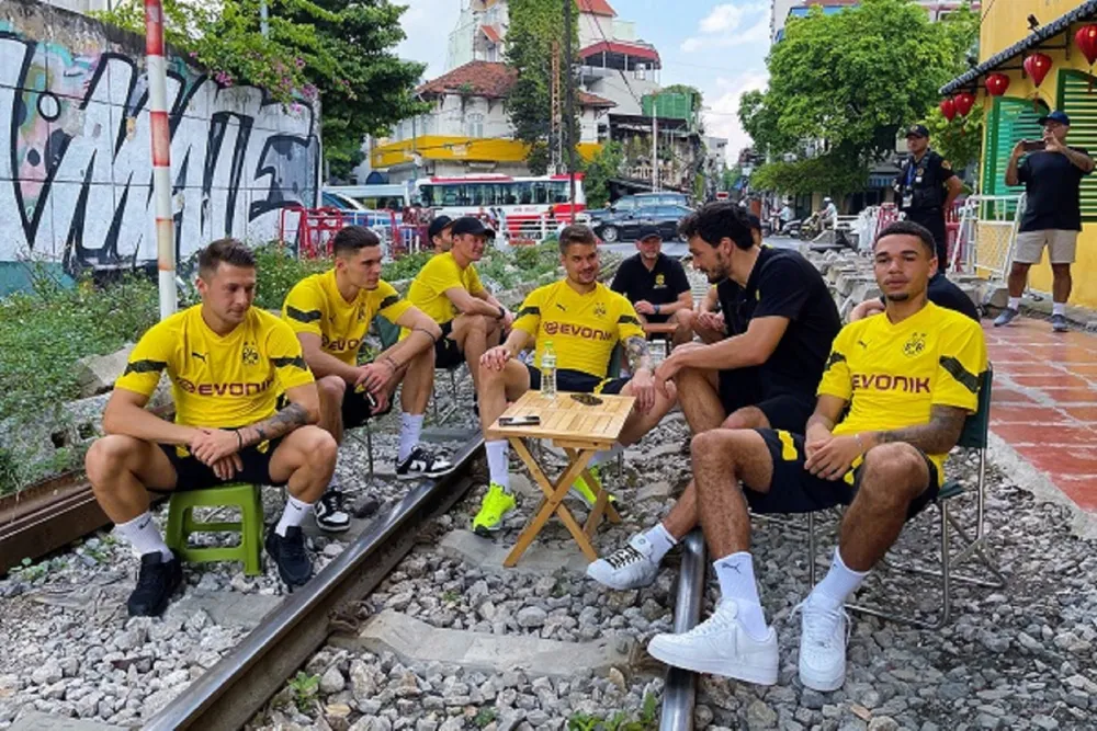 Sự cố hy hữu trong trận đội tuyển Việt Nam gặp Dortmund ảnh 1