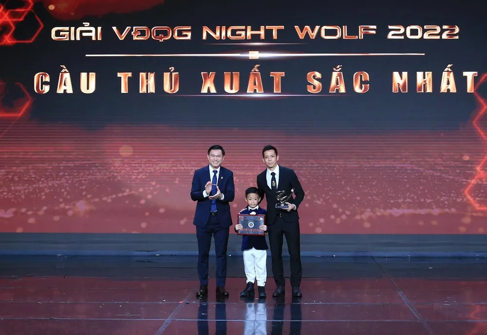Văn Quyết được bầu cầu thủ xuất sắc nhất V-League 2022 ảnh 4