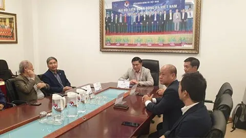 Phó Chủ tịch VFF Trần Anh Tú tham dự buổi khai mạc