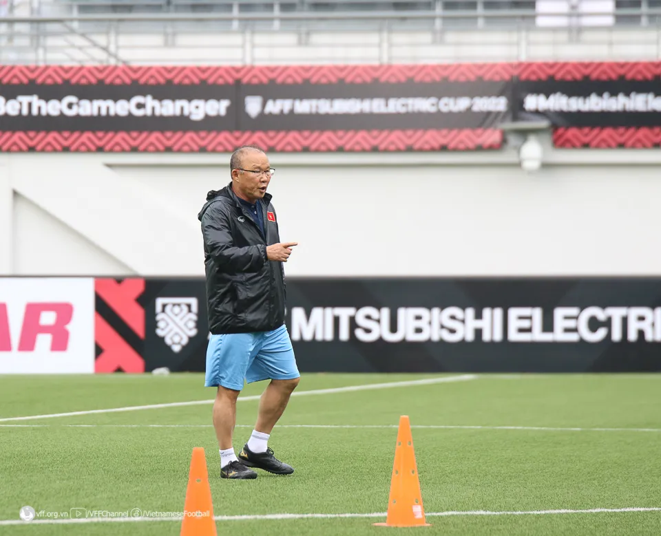 HLV Park Hang-seo đã có những cảnh báo việc cầu thủ dễ bị chấn thương khi thi đấu trên sân cỏ nhân tạo