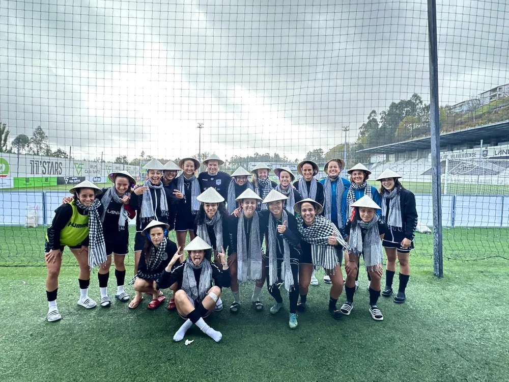 Không chỉ tạo ấn tượng về chuyên môn, lãnh đạo Lank FC còn đánh giá cao Huỳnh Như về khả năng hòa đồng cùng với tập thể đội bóng này Không chỉ tạo ấn tượng về chuyên môn, lãnh đạo Lank FC còn đánh giá cao Huỳnh Như về khả năng hòa đồng cùng với tập thể đội bóng này