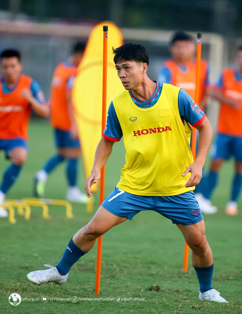 HLV Troussier vẫn hy vọng vào kinh nghiệm và đẳng cấp của mẫu cầu thủ như Công Phượng