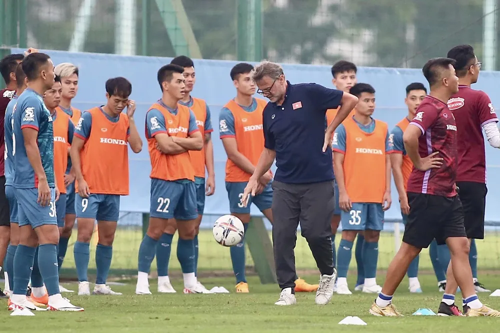 HLV Troussier đang có những phép tính cho vòng loại World Cup 2026 mà mục tiêu đầu tiên là phải vượt qua vòng loại 2