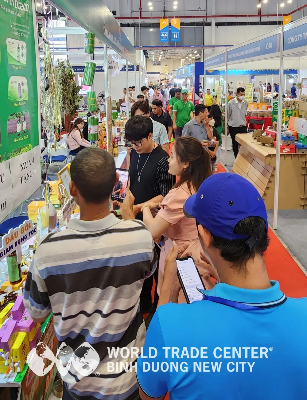 Các gian hàng tại WTC Expo