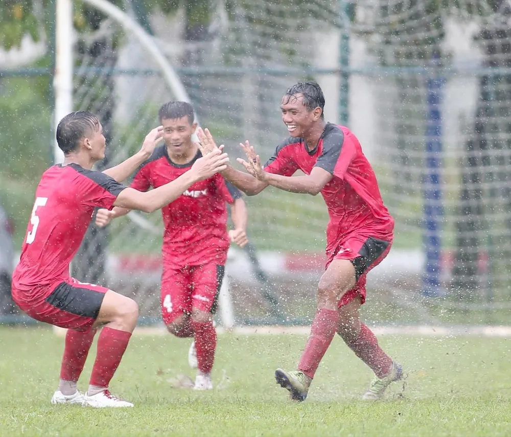 Bamboo FC dễ dàng vượt qua vòng Tứ kết sau chiến thắng 3-0 trước Thắng Đệ FC. Ảnh: BambooFC