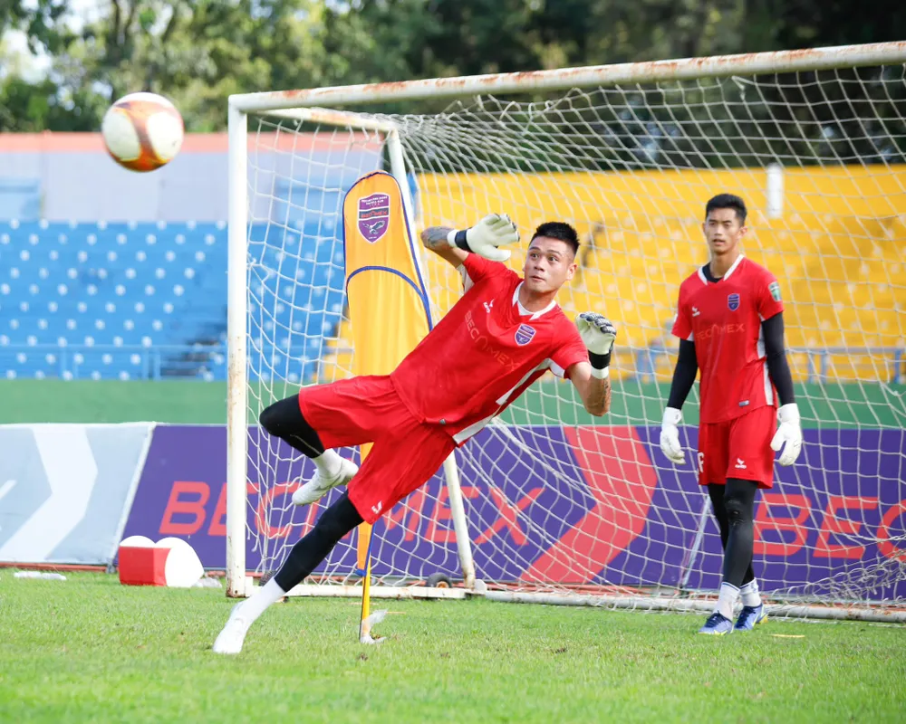 Sự xuất hiện của thủ môn Tuyên Quang sẽ tăng tính cạnh tranh trong khung thành