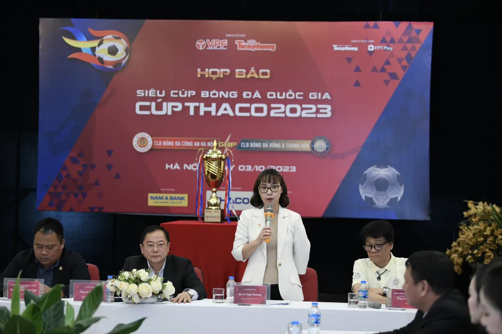 Ban tổ chức trận Siêu cúp trao đổi cùng giới truyền thông tại buổi họp báo