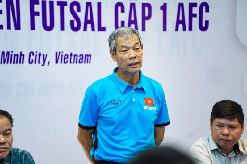 Lớp học do ông Ngô Lê Bằng làm giảng viên