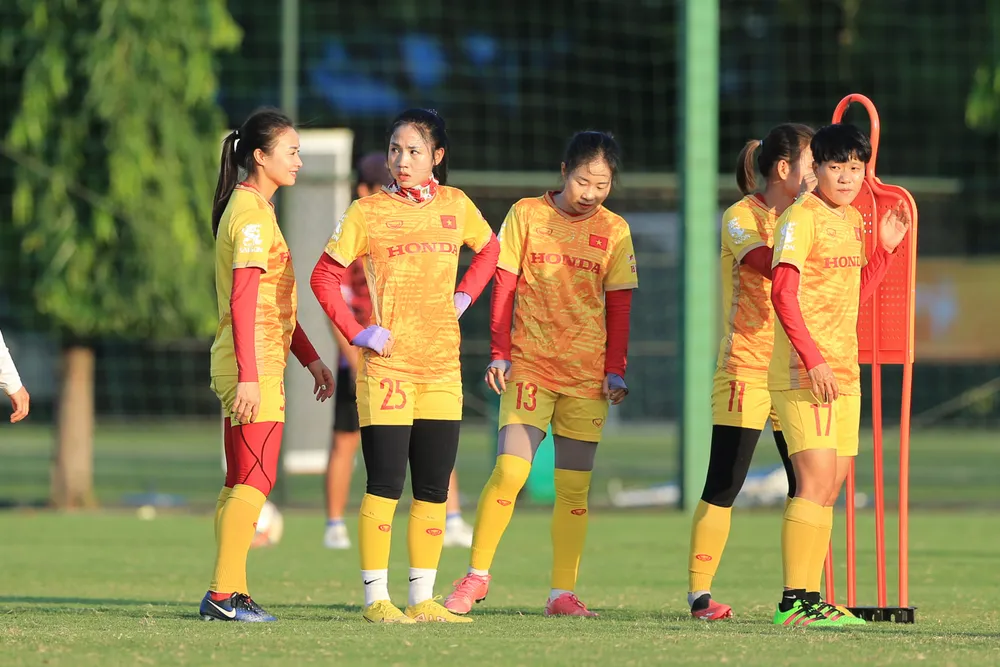 Tiếp tục vắng mặt Chương Thị Kiều, và có thể là cả Huỳnh Như nên HLV Mai Đức Chung đã gọi thêm Mỹ Anh, Ngọc Minh Chuyên... ở đợt tập trung này