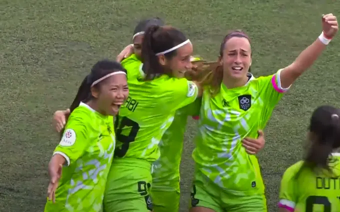 Ghi được 2 bàn trước đối thủ đang trong tốp dẫn đầu bảng, nhưng tiếc là Lank FC đã đánh rơi điểm số vào những phút bù giờ Ghi được 2 bàn trước đối thủ đang trong tốp dẫn đầu bảng, nhưng tiếc là Lank FC đã đánh rơi điểm số vào những phút bù giờ