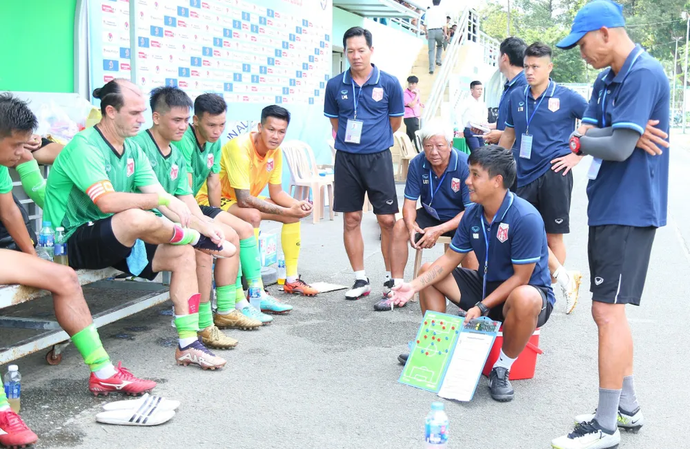 Định Hướng Phú Nhuận thi đấu tốt về chuyên môn và tinh thần có dấu ấn không nhỏ của HLV trẻ Hoàng Nhật Nam.