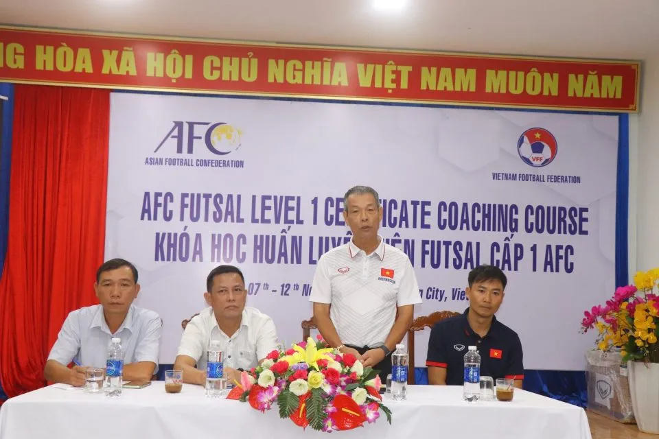 Giảng viên Ngô Lê Bằng phát biểu chia sẻ tại buổi khai mạc