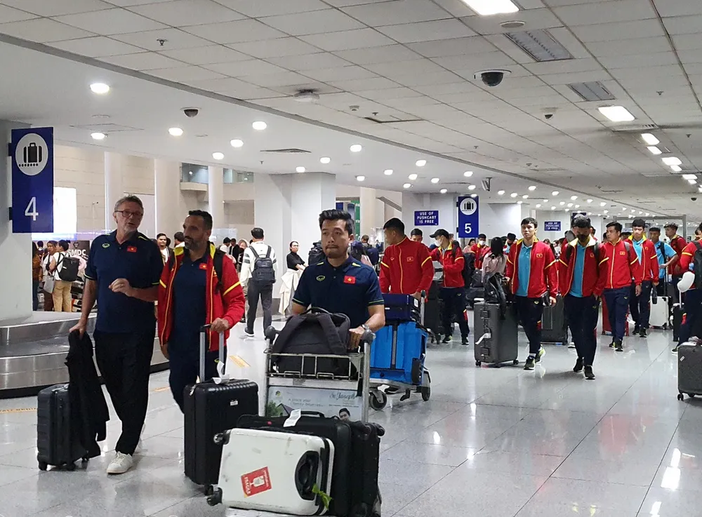 Đội tuyển Việt Nam tại sân bay Ninoy Aquino