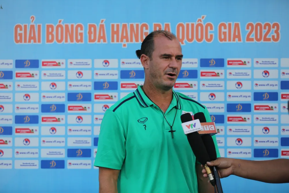 Huỳnh Kesley tỏa sáng trong đội hình của Định Hướng Phú Nhuận mùa này Huỳnh Kesley tỏa sáng trong đội hình của Định Hướng Phú Nhuận mùa này