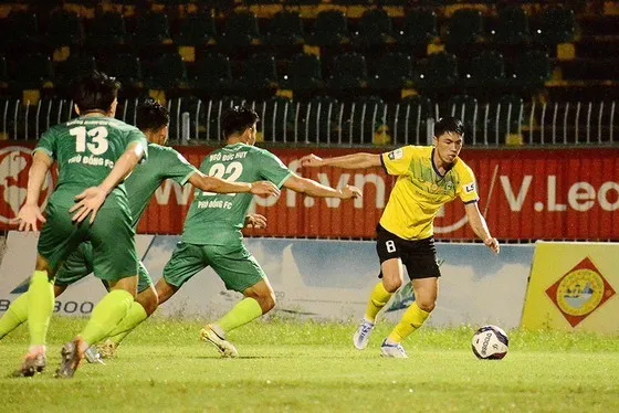 Hồi đầu năm, do gặp những khó khăn về tài chính nên đội Cần Thơ đã rút tên không tham dự giải hạng Nhất 2023 vào giờ chót