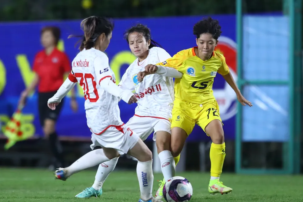 Cuộc so tài giữa các cô gái trẻ Hà Nội II và TPHCM II