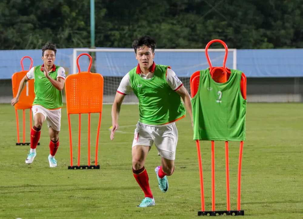 Hoàng Đức và Ngọc Hải cũng chưa ra sân ở vòng loại thứ 2, có khả năng ông Troussier "ém" lại để dành cho cuộc tiếp đón Iraq.