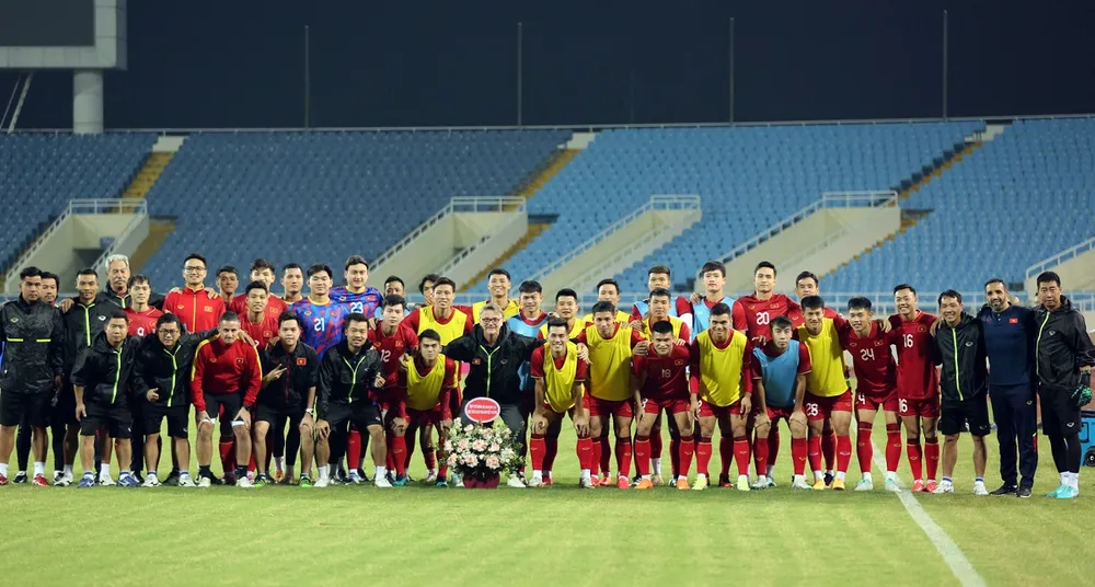 Ông rất bất ngờ và xúc động về món quà ý nghĩa này,