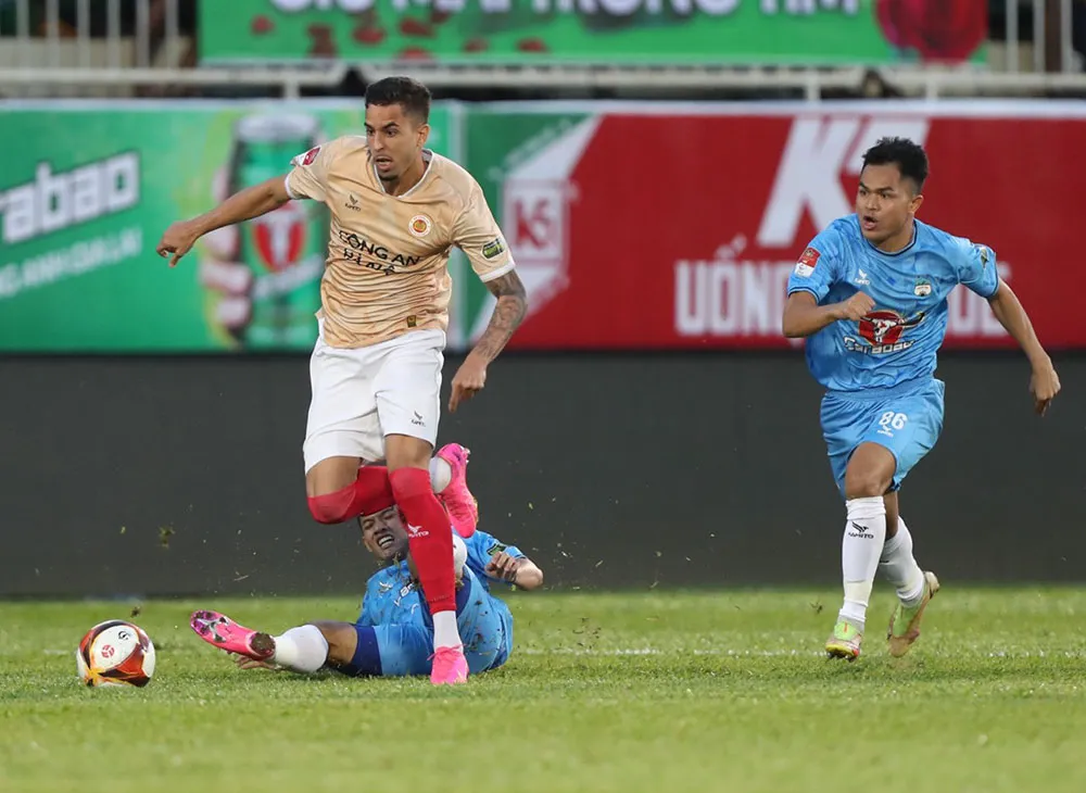 CAHN vừa thắng HA.GL 3-0 ngay trên sân Pleiku ở V-League 2023-2024