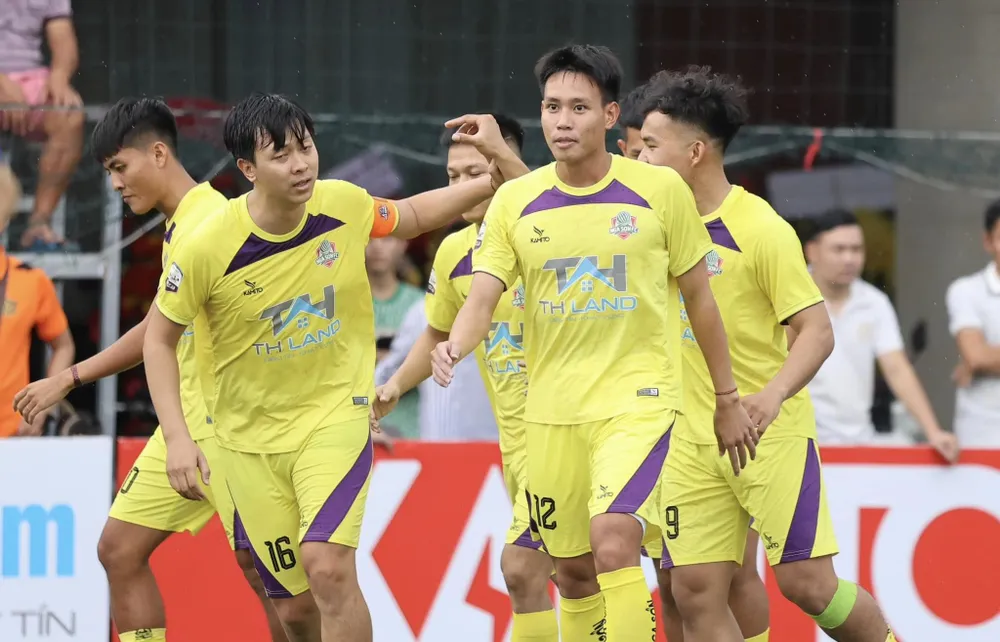 Đội Nga Sơn có ngày ra quân thuận lợi qua chiến thắng 5-1 trước đội Sầm Sơn