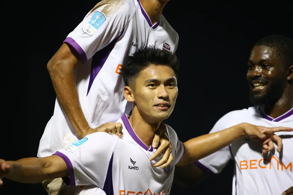 Việt Cường tỏa sáng trong chiến thắng của Becamex Bình Dương trước CLB TPHCM. Ảnh: DŨNG PHƯƠNG