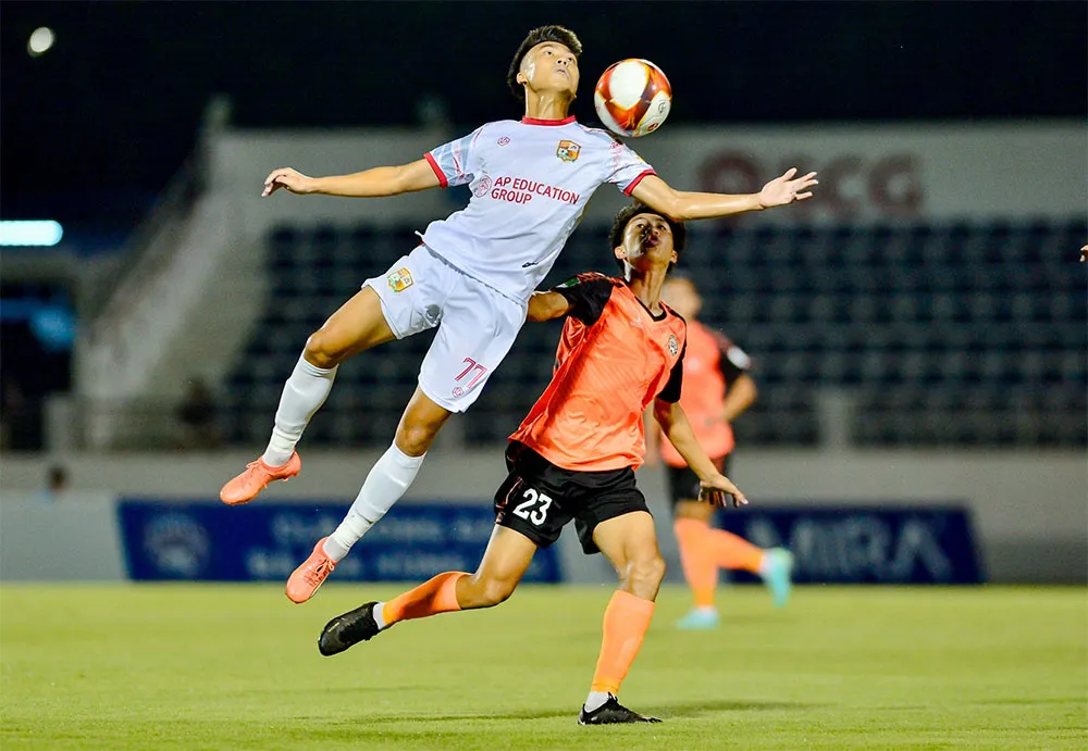 Trận thua 0-4 của Đồng Nai trước Bình Phước, dẫn đến việc hàng loạt thành viên bị thanh lý hợp đồng. Ảnh: ĐNFC