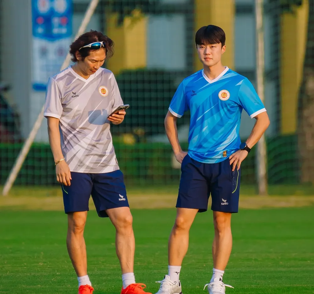 HLV Gong Oh-kyun mất quyền chỉ đạo ở CLB CAHN sau chuỗi trận không thành công. 