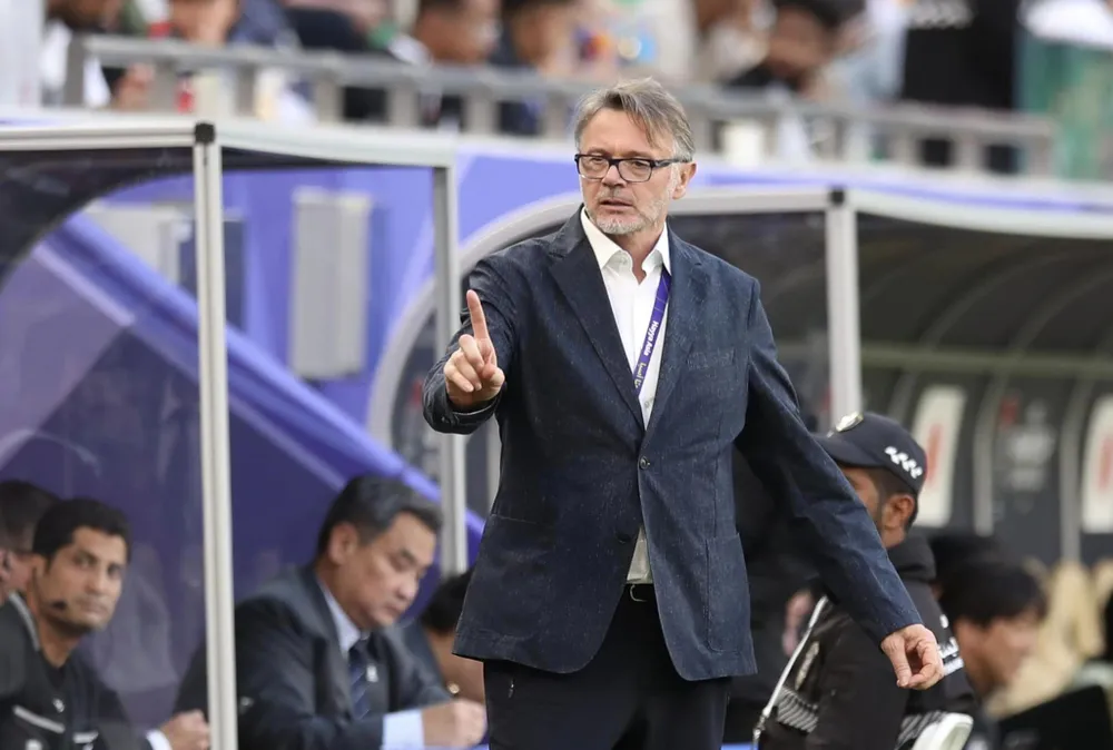 HLV Troussier tin tưởng đội tuyển Việt Nam sẽ đạt kết quả tốt trước Indonesia và Iraq.