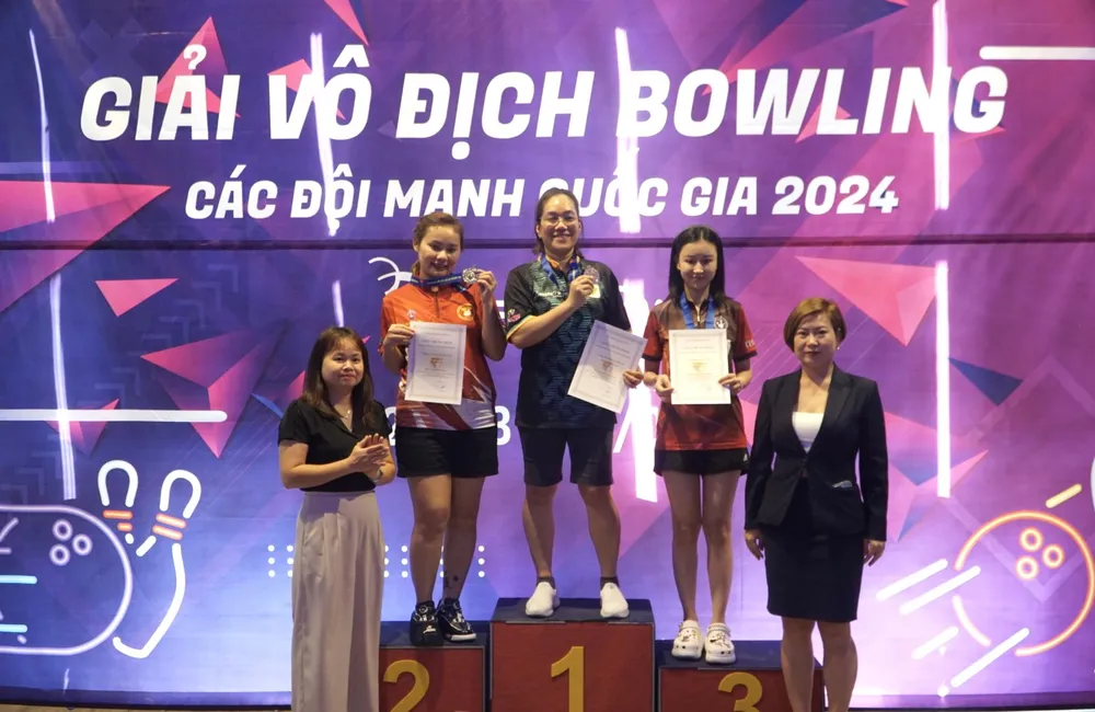 Diem Thuy vo dich don nu.jpg