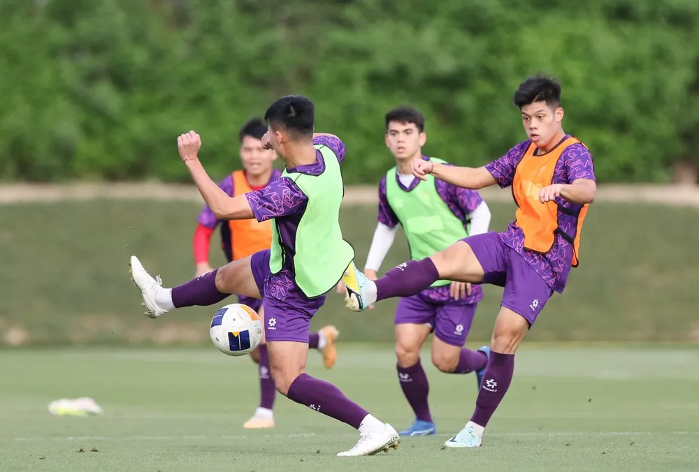U23 Việt Nam trên sân tập chiều 13-4. Ảnh: ĐOÀN NHẬT