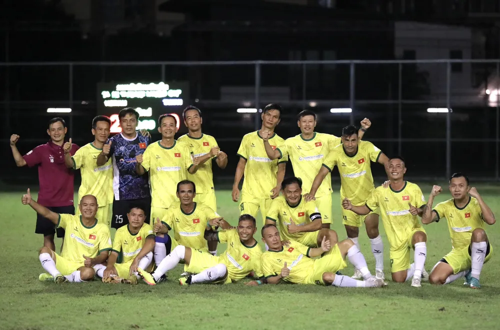 Niềm vui của các cầu thủ Việt Nam sau chiến thắng trước Đài Loan (TQ)