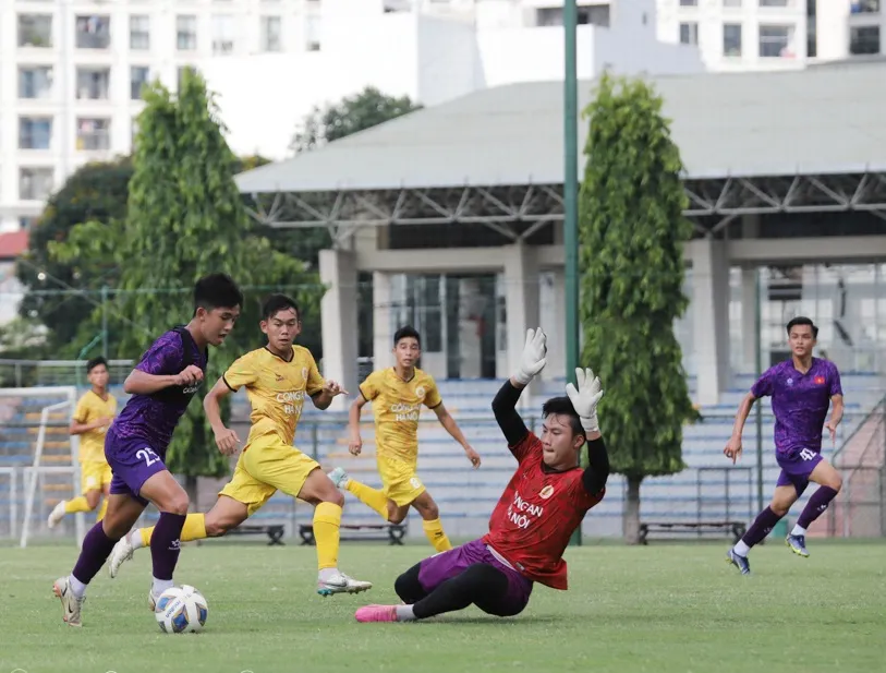 U19 Việt Nam giành chiến thắng áp đảo trước U21 CAHN