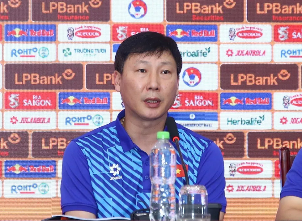 HLV Kim Sang-sik sẽ trao cơ hội ra sân cho nhiều cầu thủ trẻ