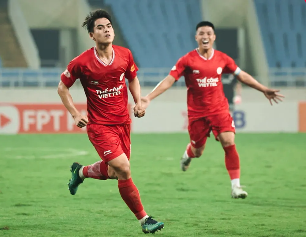 Văn Khang ghi bàn mở tỷ số cho TC Viettel. 