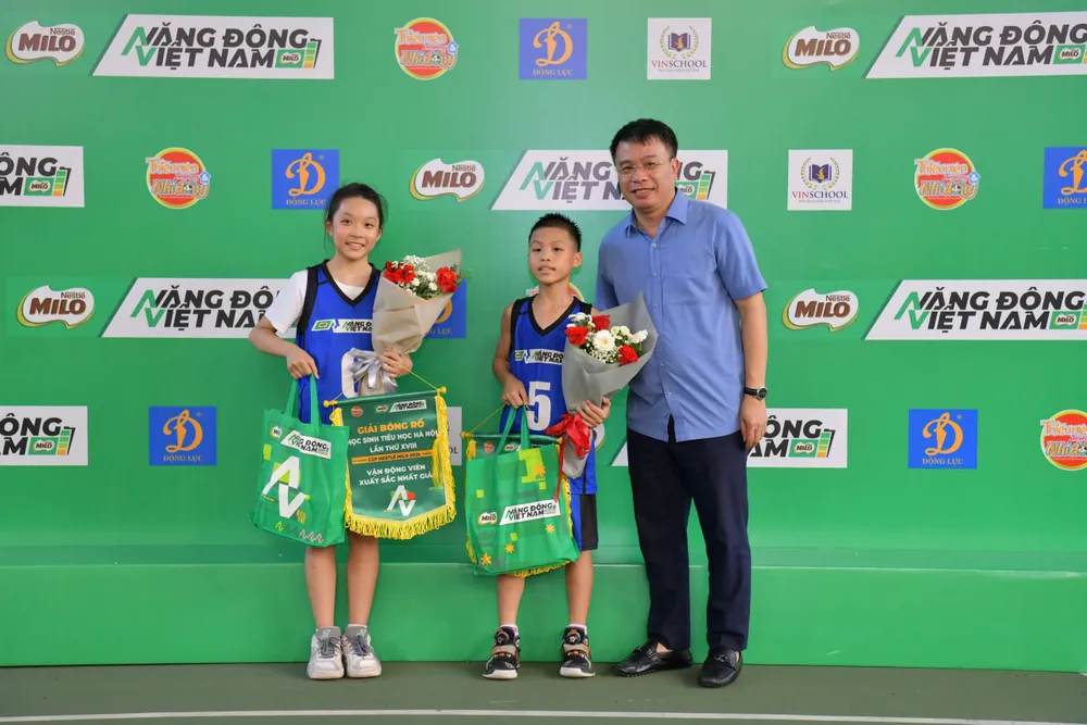 02 CẦU THỦ XUẤT SẮC NHẤT GIẢI.jpg