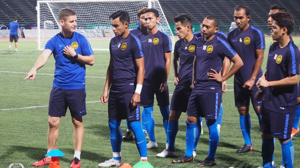 Buổi tập gặp nhiều phiền nhiễu của đội tuyển Malaysia khi bị Drone quấy rầy