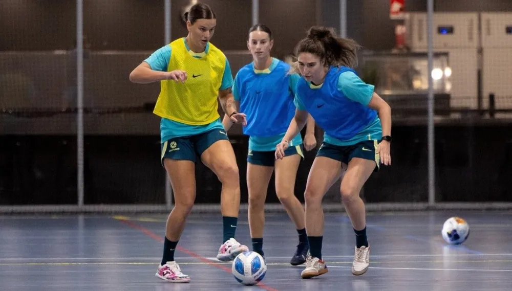 Đội tuyển futsal nữ Australia trong một buổi tập. Ảnh AFC.jpg