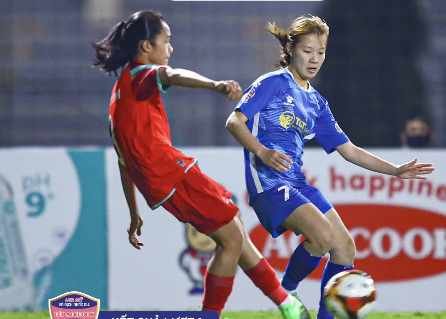 TPHCM (áo đỏ) chia điểm cùng Thái Nguyên T&T