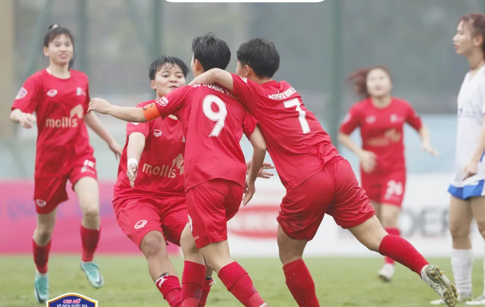 Niềm vui của các cô gái Hà Nam sau bàn thắng vào lưới Thái Nguyên T&T