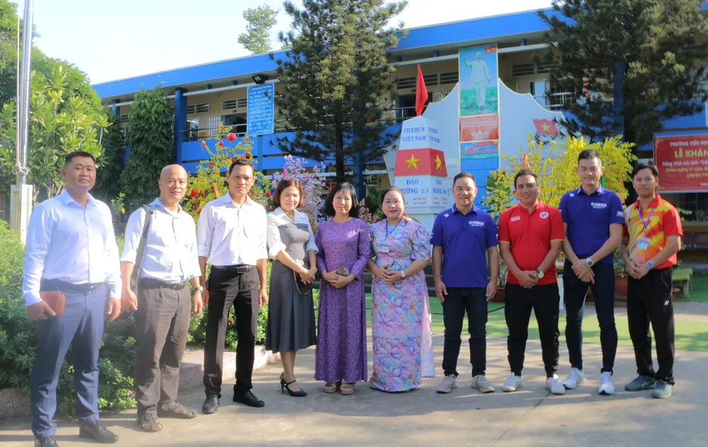 BTC va Ban Giám hiệu trường Tiểu học Nguyễn Văn Triết.JPG