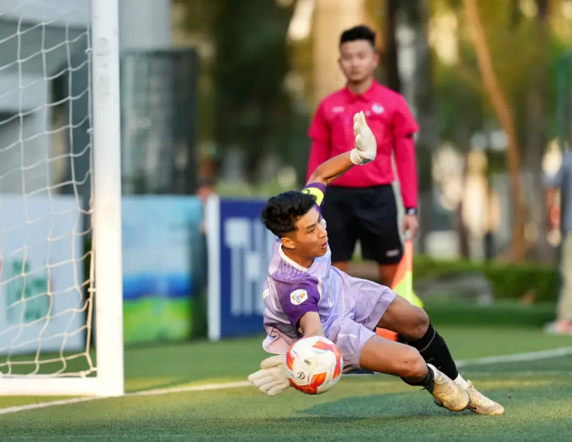 Thủ môn Thatsaphone Xaiyasone đóng vai người hùng của trường Đại học VH-TT-DL Thanh Hóa trong trận bán kết 2. 