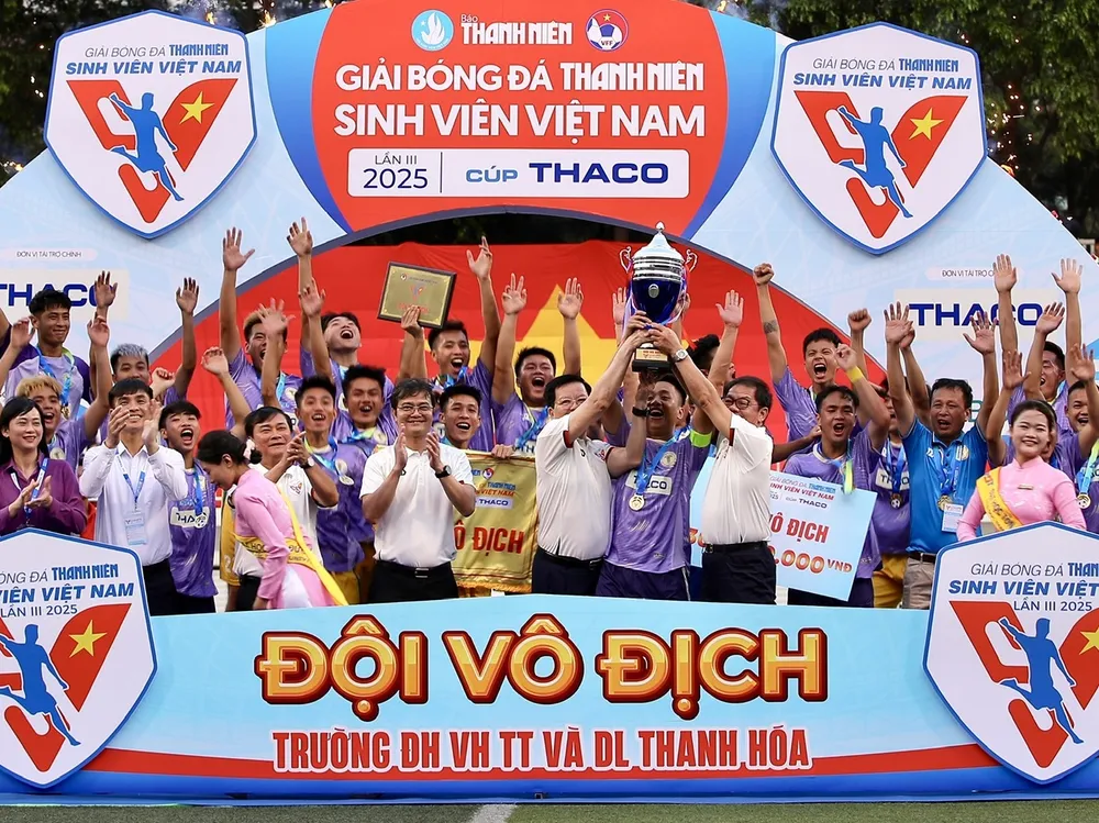 Đội trường ĐH VH-TT-DL Thanh Hóa lần đầu vô địch giải. Ảnh: DŨNG PHƯƠNG