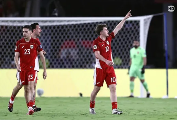 Romeny (số 10) tỏa sáng giúp Indonesia vượt lên dẫn trước. Ảnh: Getty