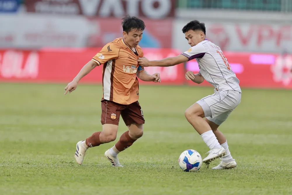B.Bình Dương để thua chóng vánh trước HA.GL ở vòng 17. Ảnh: ANH TRẦN