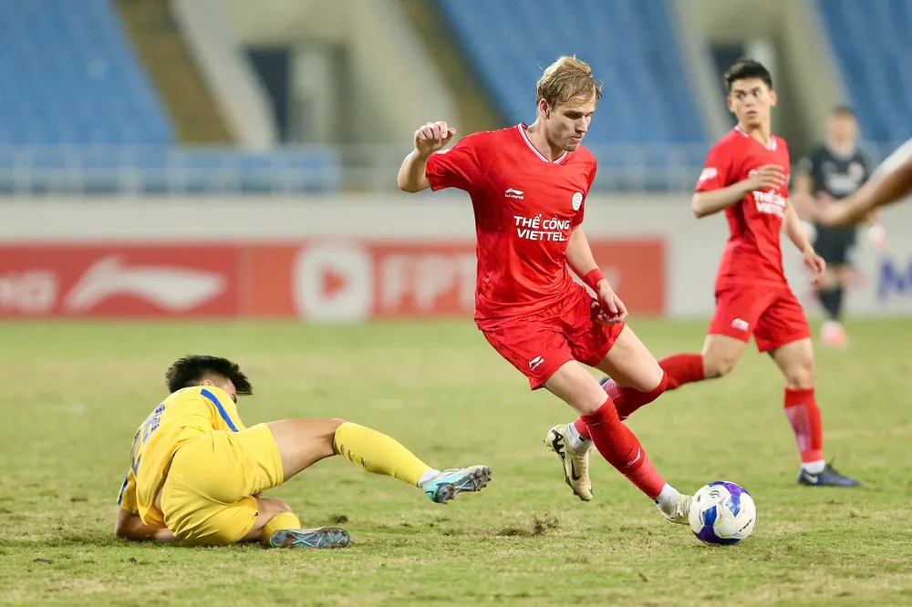Viettel chật vật giành 1 điểm trên sân nhà ở vòng 17. Ảnh: MINH HOÀNG